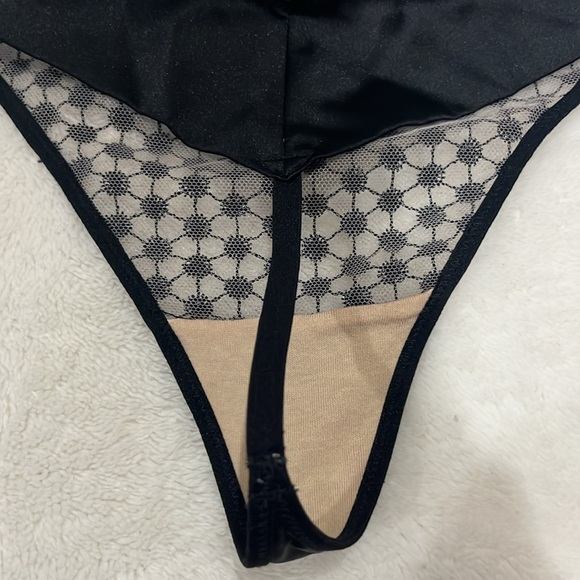 Very Sexy no flaws..worn once- too big for me Vic Sec strap blk High Rise Strapp - Picture 8 of 10